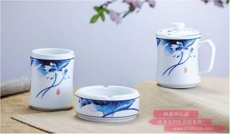 青花啞光臺(tái)面杯三件套YHY-YH001A.jpg 青花啞光臺(tái)面杯三件套YHY-YH001A.jpg
