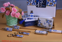 青花瓷組合套裝(青花瓷筆+青花瓷名片盒+青花瓷書(shū)簽+青花瓷鑰匙扣)